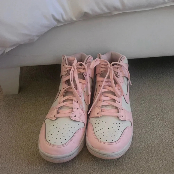 Pink Nike dunks - Picture 2 of 4